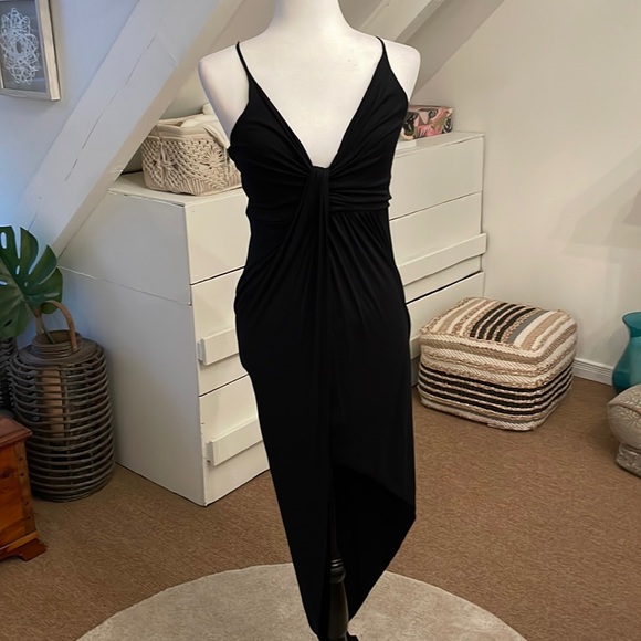 Asymmetrical black dress - Picture 1 of 5